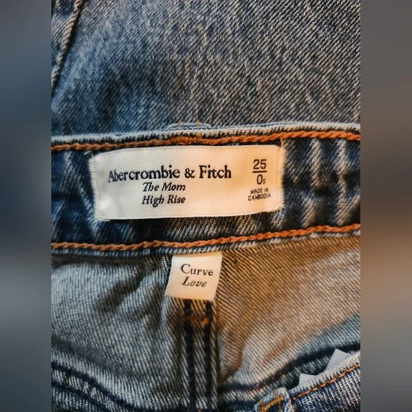 NWT A&F Curve Love 25 Short Distressed High Waisted The Mom Jean - Picture 5 of 6